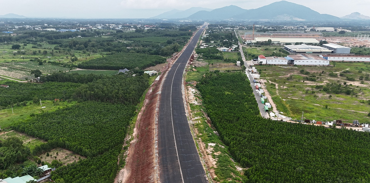 Cao tốc Biên Hòa - Vũng Tàu dần hoàn thiện